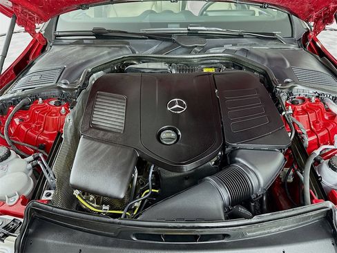 Used 2025 Mercedes-Benz C 300 4MATIC Sedan image 32