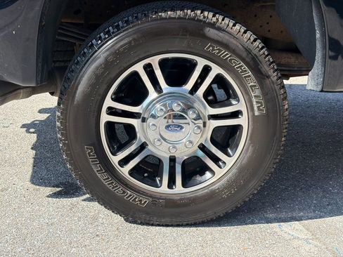Used 2016 Ford F250 Platinum w/ Platinum Package AWD/4WD image 13
