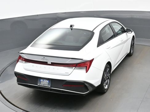 Certified 2025 Hyundai Elantra SEL image 37