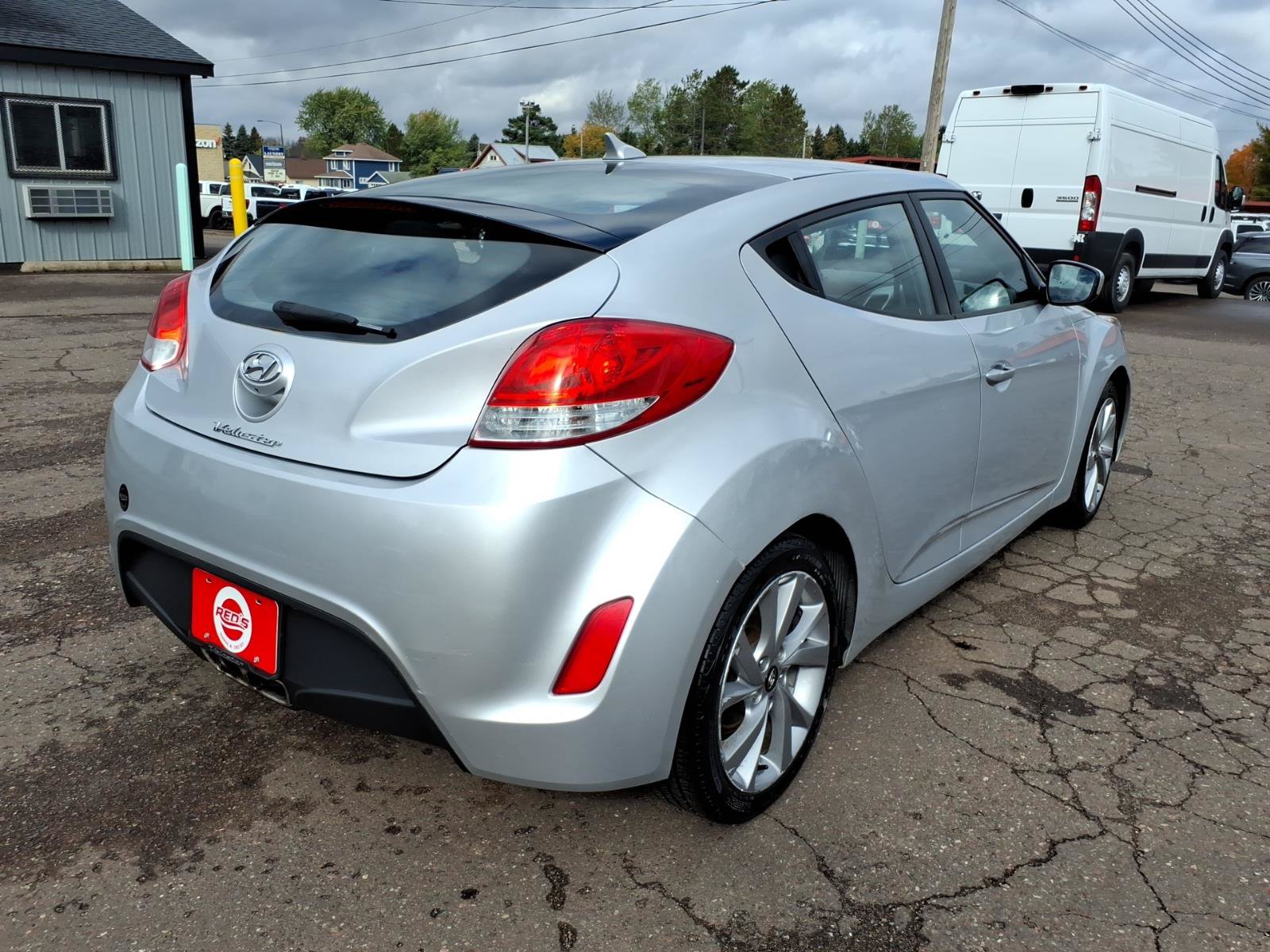 Used 2016 Hyundai Veloster FWD image 6