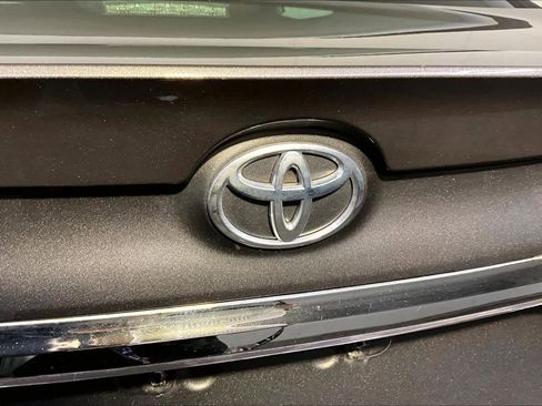 Used 2016 Toyota Camry SE image 32