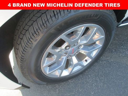 Used 2020 GMC Yukon SLT w/ Enhanced Security Package AWD/4WD image 3