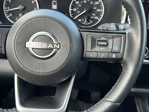 Used 2023 Nissan Pathfinder SL w/ Black Appearance Package AWD/4WD image 18