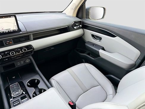 Used 2024 Honda Pilot Touring image 25