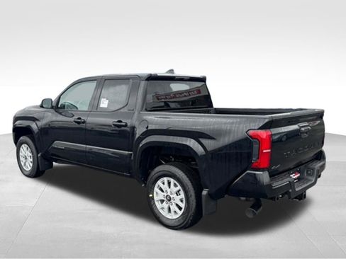 Used 2025 Toyota Tacoma SR5 AWD/4WD image 4