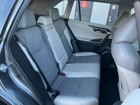 Used 2019 Toyota RAV4 Limited image 18