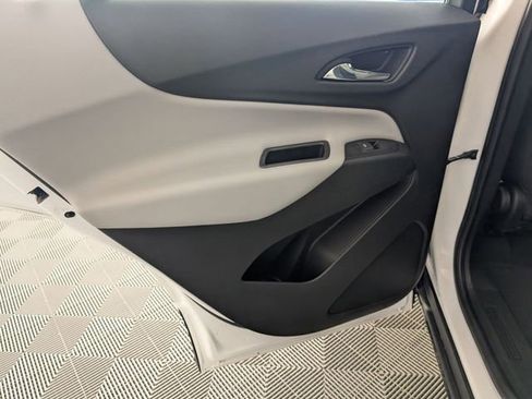 Used 2018 Chevrolet Equinox LS image 25