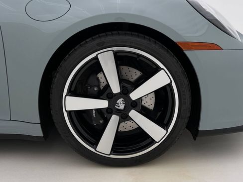 Used 2025 Porsche 911 Carrera image 31