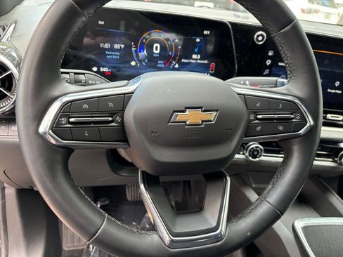 Used 2025 Chevrolet Equinox LT FWD image 28