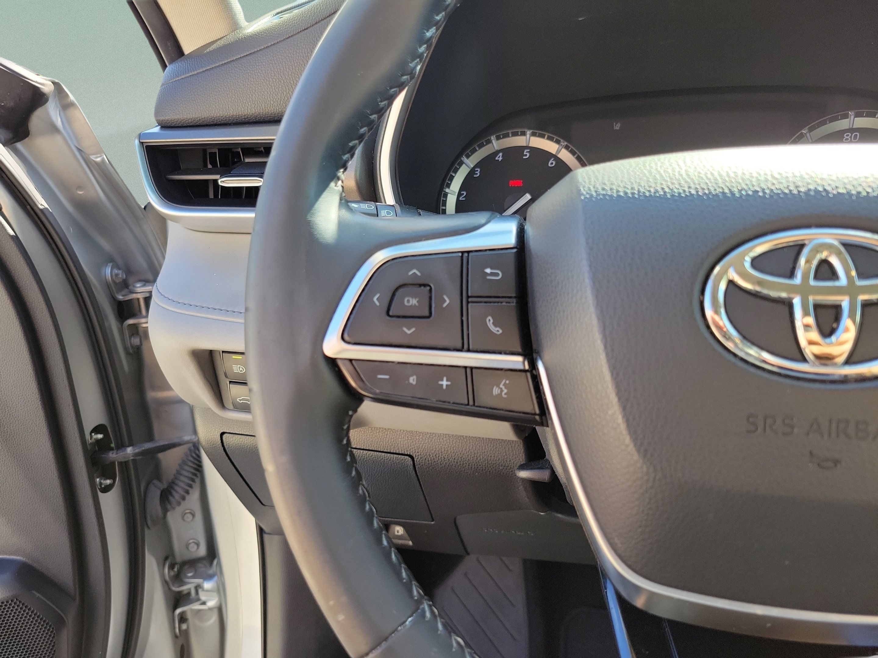 Used 2021 Toyota Highlander XLE FWD image 13