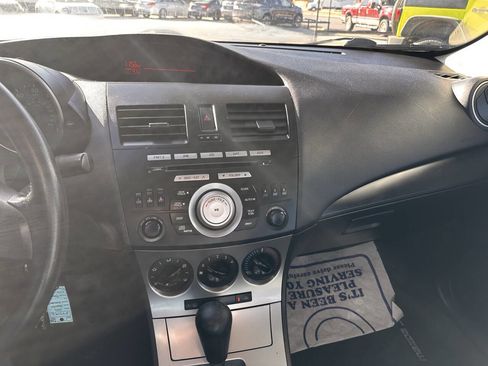 Used 2011 MAZDA MAZDA3 i Sport image 12