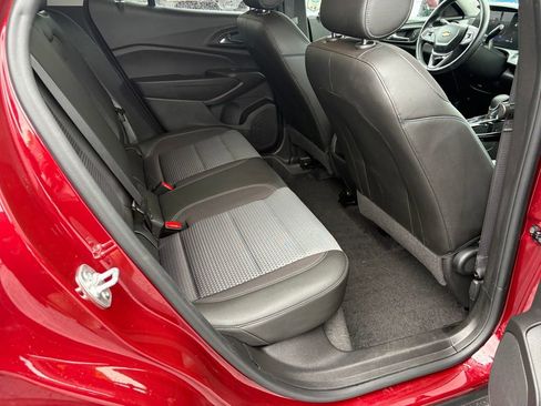 Used 2025 Chevrolet Trax LT w/ Driver Confidence Package FWD image 12