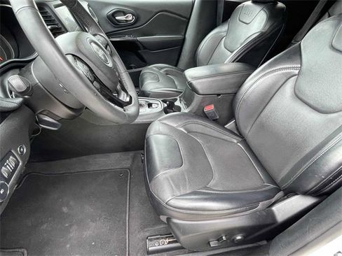 Used 2023 Jeep Cherokee Altitude Lux image 24