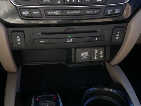 Used 2017 Honda Pilot Touring image 22