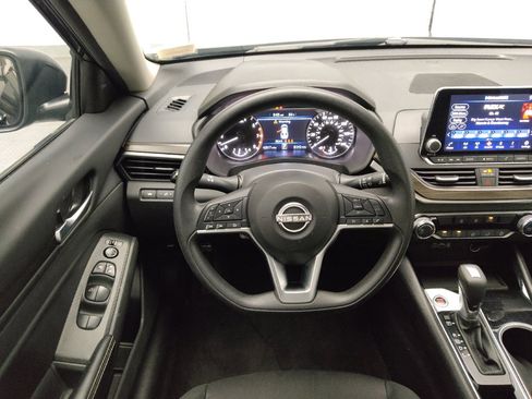 Used 2024 Nissan Altima 2.5 SV FWD image 22