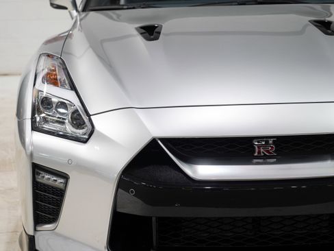 Used 2020 Nissan GT-R Premium AWD/4WD image 29