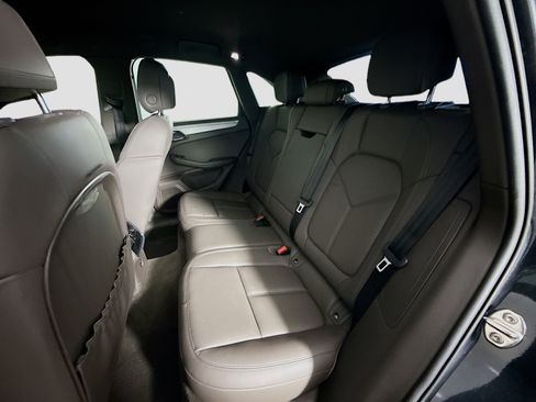 Used 2023 Porsche Macan image 24