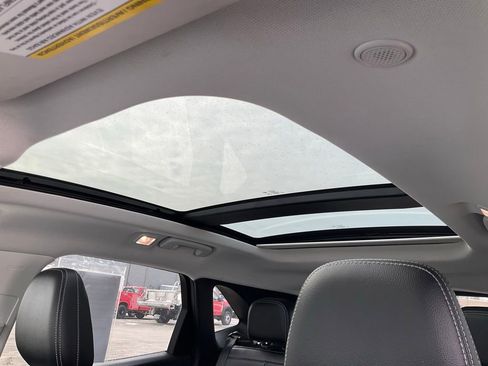 Used 2022 Ford Escape SEL w/ Technology Package image 3