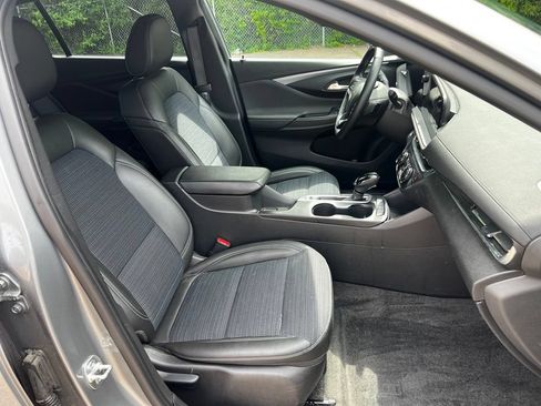 Certified 2025 Buick Envista Preferred w/ Convenience I Package FWD image 36