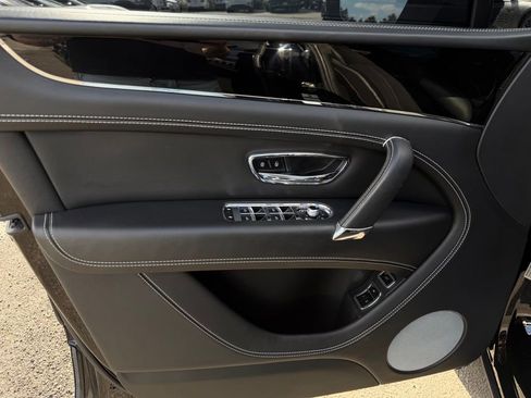 Used 2019 Bentley Bentayga image 13