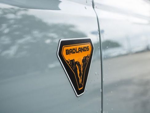 Used 2024 Ford Bronco Badlands image 7