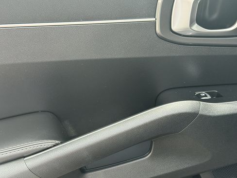 Used 2025 Kia Sorento S w/ Panoramic Sunroof Package FWD image 25