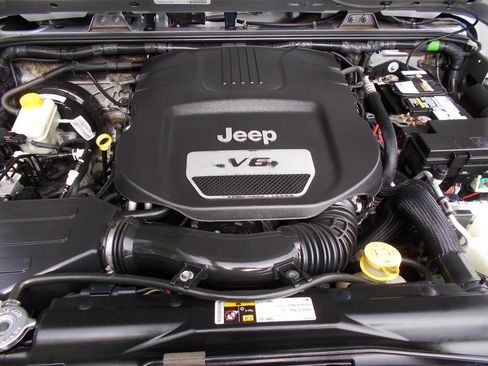 Used 2016 Jeep Wrangler Unlimited Sport image 16