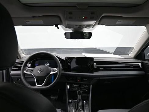 New 2026 Volkswagen Jetta SE FWD image 10