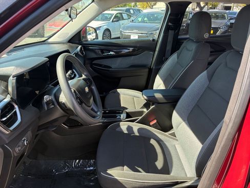 Used 2025 Chevrolet TrailBlazer LT FWD image 28
