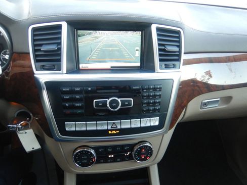 Used 2013 Mercedes-Benz GL 550 4MATIC image 13