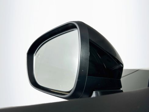 Used 2023 Nissan Ariya FWD image 16