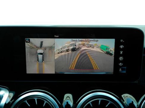 Used 2020 Mercedes-Benz GLB 250 w/ Premium Package image 11