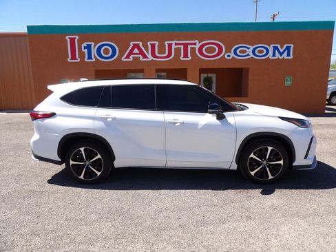 Used 2022 Toyota Highlander XSE FWD image 1