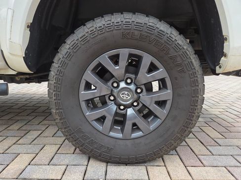 Used 2023 Toyota Tacoma SR5 w/ Technology Package AWD/4WD image 19