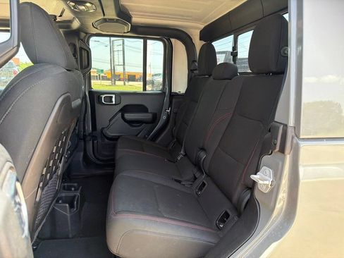 Used 2020 Jeep Gladiator Rubicon AWD/4WD image 13