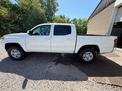 Used 2023 Toyota Tacoma SR AWD/4WD image 12