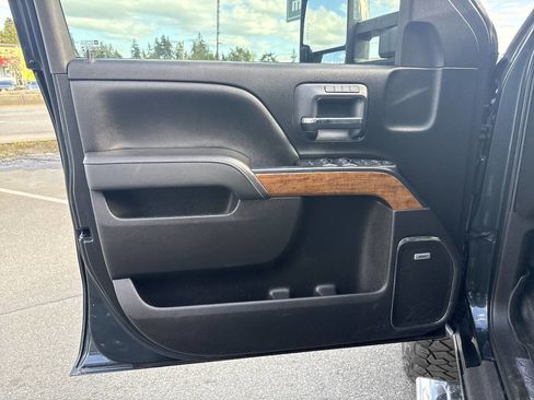 Used 2018 Chevrolet Silverado 2500 High Country image 30