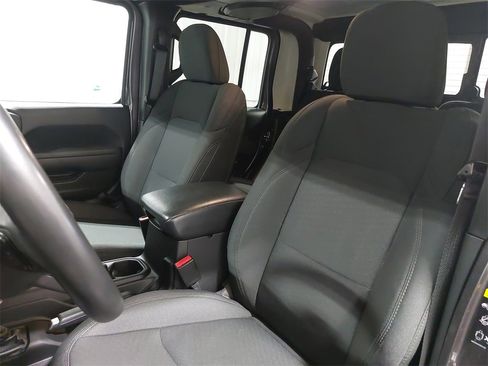 Used 2022 Jeep Gladiator Sport image 14