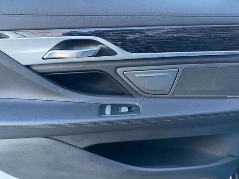 Used 2018 BMW 740i xDrive image 11