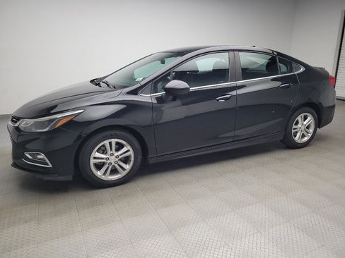 Used 2017 Chevrolet Cruze LT w/ Convenience Package FWD image 2