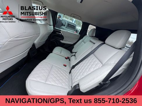 Used 2023 Mitsubishi Outlander SEL image 6