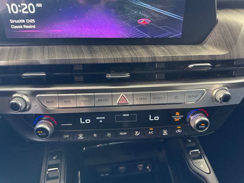 Used 2023 Kia Telluride EX w/ EX Captain's Chair Package FWD image 23