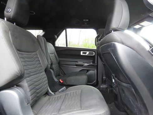 Used 2020 Ford Explorer XLT AWD/4WD image 16