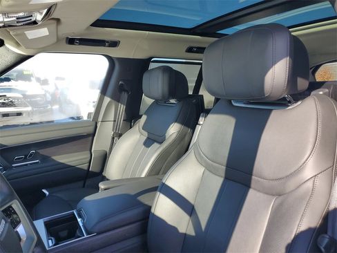 Used 2024 Land Rover Range Rover Autobiography image 12