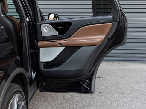 Used 2020 Lincoln Aviator Reserve w/ Equipment Group 202A image 29