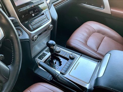 Used 2016 Toyota Land Cruiser AWD/4WD image 16