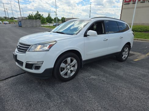 Used 2017 Chevrolet Traverse LT w/ Style and Technology Package FWD image 7