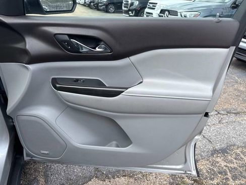 Used 2018 GMC Acadia SLT FWD image 17