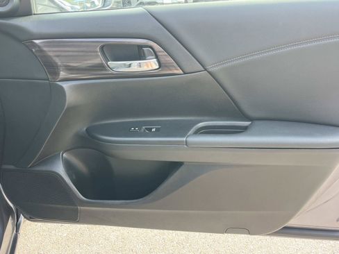 Used 2016 Honda Accord EX image 23