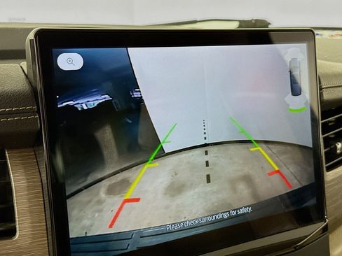 Used 2022 Ford Expedition Limited image 16